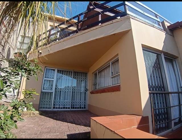 2 BEDROOM APARTMENT FOR SALE IN MARGATE BEACH
